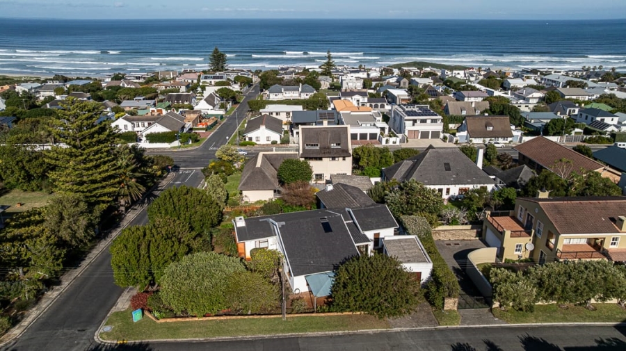 4 Bedroom Property for Sale in Voelklip Western Cape